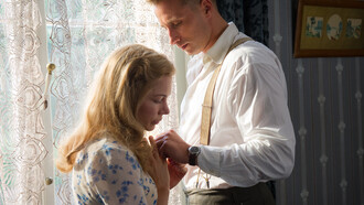 Una scena del film Suite Française