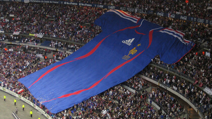 Thierry Henry chez Les Bleuets. La légende d’Arsenal a été choisie par la Fédération Française de Football le mois dernier et succède à Sylvain Ripoll pour des débuts déjà réussis © Kyro