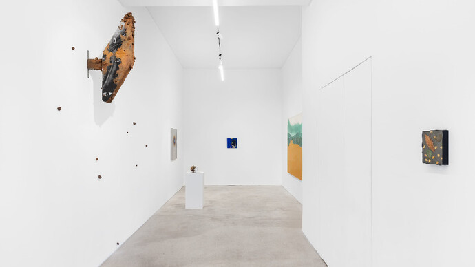 Vários artistas, Homesick for another world, vista da exposição. Cortesia da Galeria Madragoa
