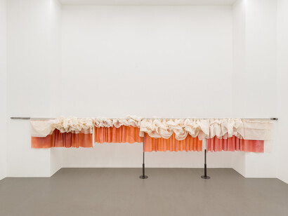 Liesl Raff, Wallpapers, gathers and mirages, exhibition view. Courtesy of Galerie Eva Presenhuber
