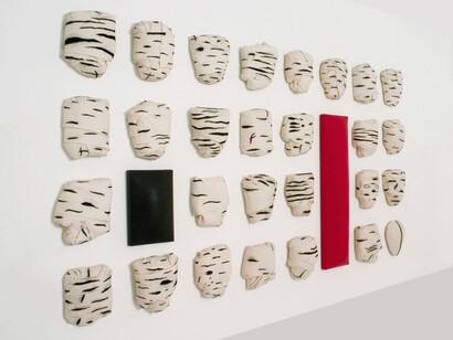 Cesare Berlingeri, Ventotto avvolti tra nero e rosso, 2008, Tecnica mista su tela piegata, 337x193, Courtesy Archivio Cesare Berlingeri Photo by Giovanni Fava