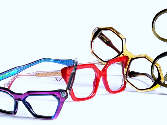 Customeyes è una piattaforma digitale che consente di progettare e produrre occhiali completamente personalizzati, unendo tecnologia avanzata e manifattura italiana d’eccellenza