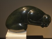 "Pequeña Posesión". (2022) Jade Negro. 16 x 26 x 2,5 centímetros