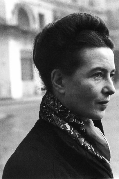 Un primo piano di Simone De Beauvoir 