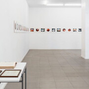 Cesare Pietroiusti, Materia paterna, vista della mostra. Cortesia di The Gallery Apart