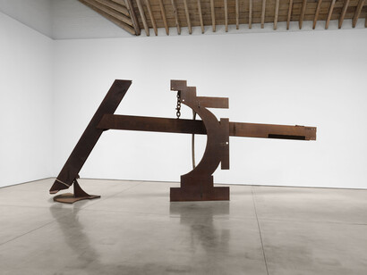Mark di Suvero, Avanti! Exhibition view. Courtesy of Paula Cooper Gallery