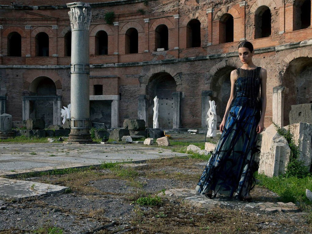 Giorgio Armani,
Collezione Privè Primavera/Estate 2015,
Abito multistrato in seta jacquard con ricamo a motivo bamboo,
Courtesy Giorgio Armani
