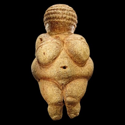 Venus de Willendorf, figurilla paleolítica datada entre los años 27 500 y 25 000 a. C
