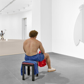 Artisti vari, Mirrored fiction, vista della mostra. Cortesia di Gagosian