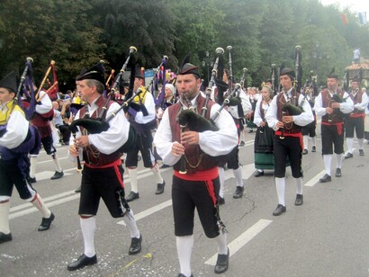 Desfile de gaiteros asturianos
