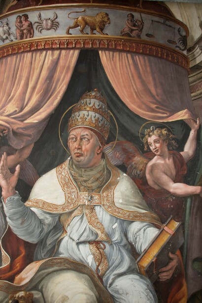 Pared "Visión de la Cruz". El Papa Clemente I durante la restauración. Foto gentileza de los Museos Vaticanos