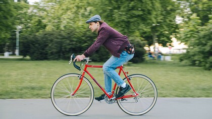 Anacleto saiu para dar um passeio de bicicleta