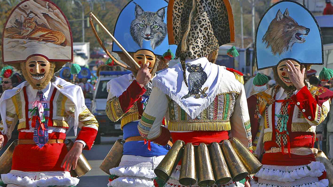 Ourense. El entroido viste la provincia de color