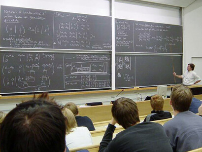Système éducatif en France. Les inégalités en mathématiques entre les élèves provenant de zones d’éducation prioritaires et les autres élèves du secteur public augmentent de 18% pendant l’été
