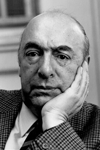 La obra de Neruda ha inspirado versiones musicales a nivel global, como las de Mikis Theodorakis y Joan Manuel Serrat, reforzando su legado universal