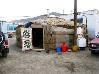 Yurta nel centro di Khorong, un’abitazione mobile adottata da molti popoli nomadi dell’Asia centrale, tra cui mongoli, kazaki, uzbeki e tagiki