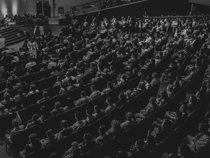 Pubblico teatrale. Teatro “Al Massimo” di Palermo: un patrimonio culturale della Sicilia, guidato da Aldo Morgante