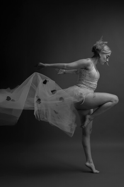 No voy para adelante; tampoco en reversa. Voy de lado, entre el recuerdo y el porvenir