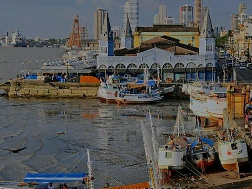 Vista do Mercado Ver-O-Peso e o Porto de Pescaria no Pará, Brasil