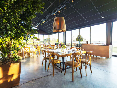 El entorno define los límites y las posibilidades de un negocio gastronómico, marcando desde el acceso a los insumos hasta la relación con los comensales