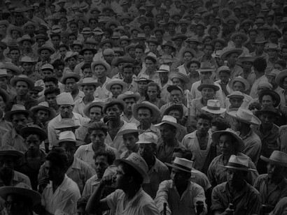 La huelga de 1954 en Honduras fue un movimiento obrero en el que se exigieron mejoras en las condiciones laborales de los trabajadores