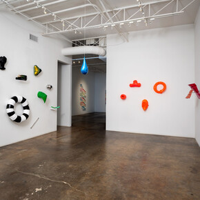 Cris Worley, Fragments, exhibition view. Courtesy of Cris Worley Fine Arts Gallery