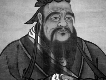 Retrato de Confucio en reposo, pintura en seda que muestra al filósofo relajado en su hogar, reflejando sus tradicionales rasgos faciales