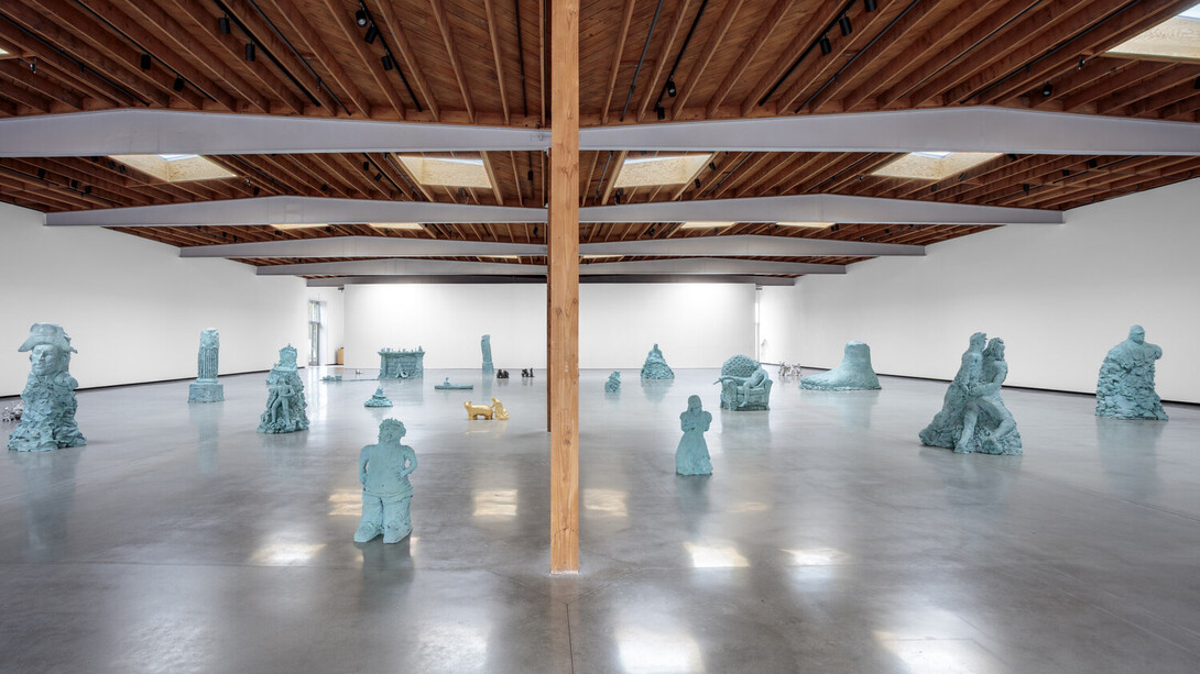 Urs Fischer, Yes and LA dust, exhibition view. Courtesy of Jeffrey Deitch