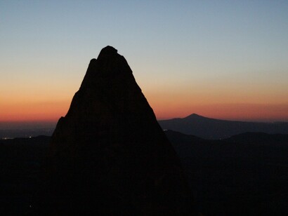 Capadocia, Turquía. Crepúsculo en Uçhisar, Capadocia. Foto: Sabrina Guitart