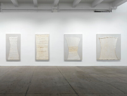 Pinaree Sanpitak, Fragile narratives, exhibition view. Courtesy of Galerie Lelong 