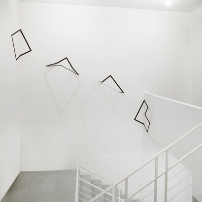 Grazia Varisco, Variabile + Q 130 (Scacchiera rossa), 1966 Vetro industriale, legno e motore, 54,5x54,5 cm Courtesy A arte Invernizzi, Milano. Foto Bruno Bani, Milano