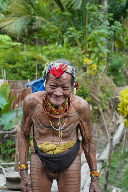 Lo sciamano, il sikerei, della tribù dei Mentawai,  Sumatra, Indonesia
