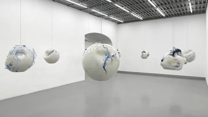 Guglielmo Maggini, Nel tuo affondare, la mia forma, vista della mostra. Cortesia di z2o Sara Zanin Gallery