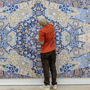 Jason Seife in studio, 2023. Cortesía de Pérez Art Museum Miami. Foto de Lazaro Llanes