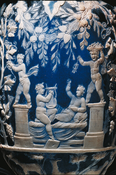 Anfora con eroti vendemmianti (c.d. Vetro blu),
Vetro cammeo, età claudia,
Napoli, Museo Archeologico Nazionale,
Archivio fotografico della Soprintendenza per i Beni Archeologici di Napoli
