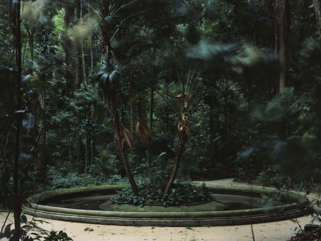 Caio Reisewitz, hausverlassung, 2015, C-print sous Diasec, 180 x 227 cm, Edition : 5 + 2EA, Courtesy Bendana I Pinel Art Contemporain & artiste