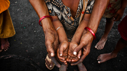 La popolazione mondiale che vive con meno di 1,90 dollari al giorno ha ragguinto al minimo storico