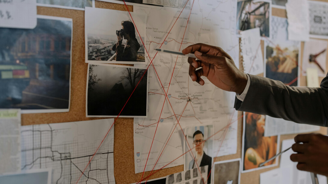 Comme une enquête sans fin, la recherche de la continuité entre les différentes strates de la nature – du physique au biologique, du psychique au social – demeure une énigme que ni la science ni la philosophie ne parviennent à élucider totalement