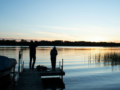 The Midwest’s charm lies in moments like this: calm waters, fresh air, and connection with nature