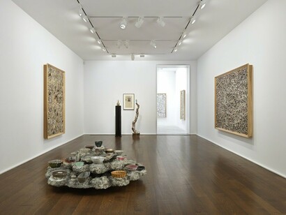 Mike Kelley. Memory Ware, Exhibition view. Courtesy of Hauser & Wirth