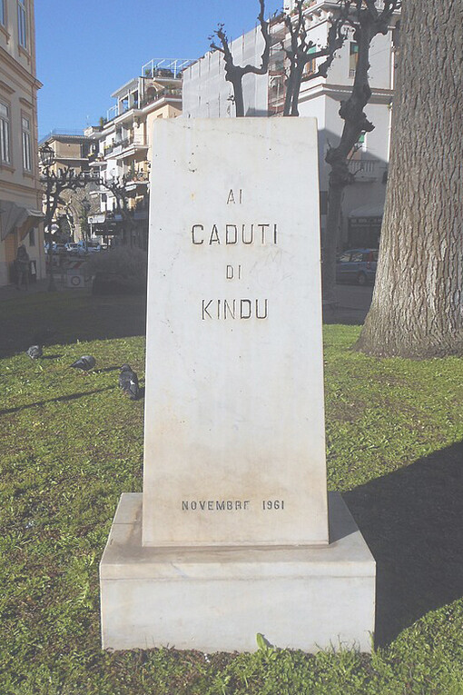 Lapide in memoria dei caduti di Kindu (nel novembre del 1961) a Sant'Agnello, Napoli, Italia