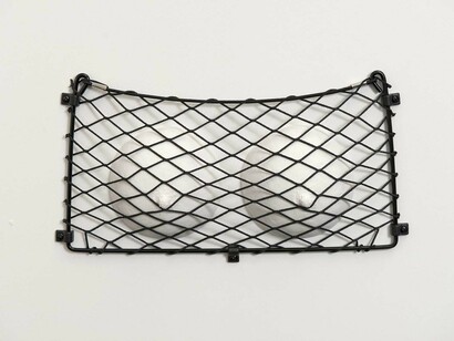 Delphine Deguislage, Poison, 2015, moulage de seins en plâtre synthétique, filet vide poche (détail)