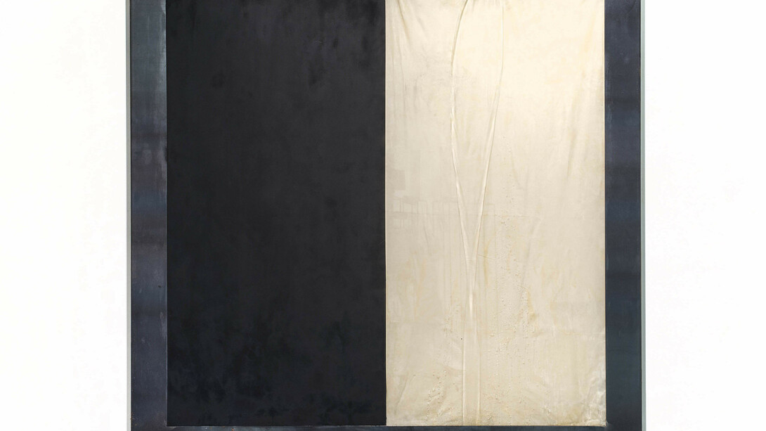 Gregorio Botta, Senza titolo (Giotto), 2012, nerofumo, lino, cera, vetro, acqua