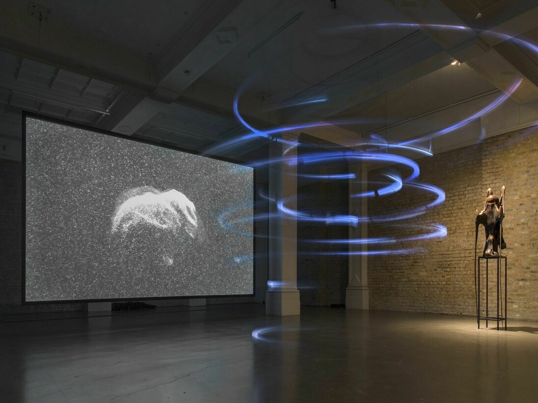Alicja Kwade, Medium Median, 2016, Installation View, Whitechapel Gallery. Courtesy: The artist & Whitechapel Gallery Photo: Roman Marz 