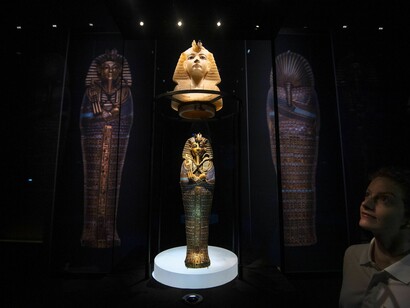 Tutankhamun wooden shrine