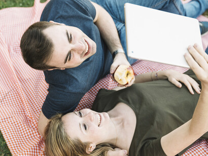 Las plataformas de contacto personal son un gran mercado donde millones de personas buscan/ofrecen compañía y algo más