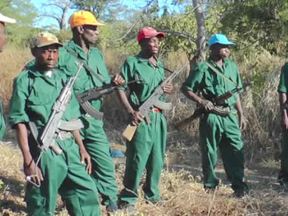 Soldados da Junta Militar autoproclamada RENAMO, Moçambique