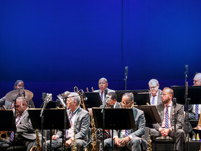 El trompetista estadounidense Wynton Marsalis al frente de la neoyorquina Jazz at Lincoln Center Orchestra en las Noches del Botánico de Madrid. Foto: Víctor Moreno