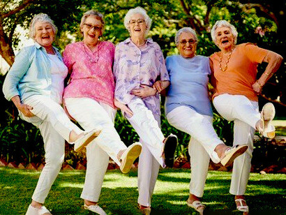 Anziani e la danza. In alcuni casi si assiste alla negazione assoluta della vecchiaia come fase naturale della vita