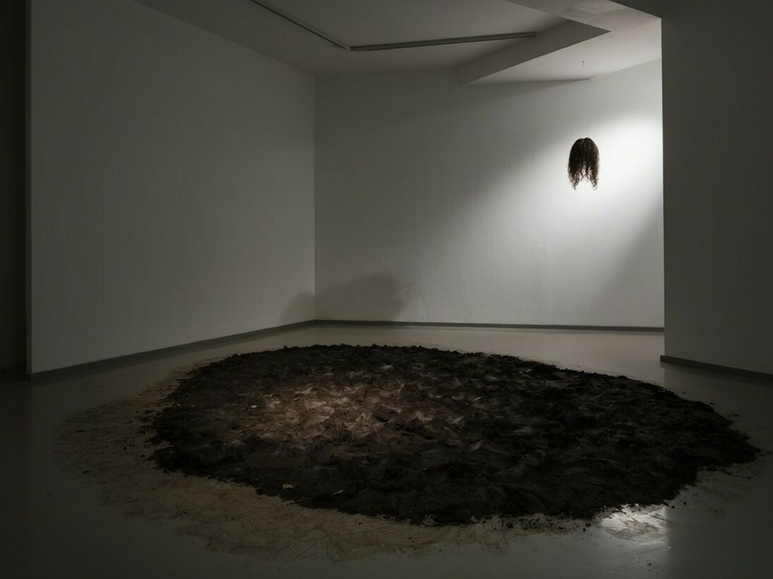 Foot-Kroku-Zvuk-Klingen-Fall, Exhibition view. Courtesy of Laure Genillard